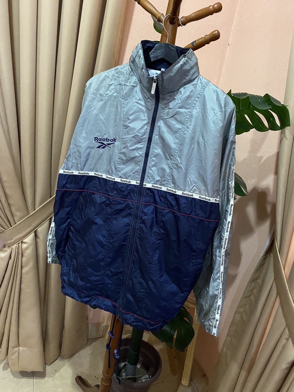 Reebok VINTAGE REEBOK WINDBREAKER JACKET RETRO TWO TONE Size US XL / EU 56 / 4 - 2 Thumbnail
