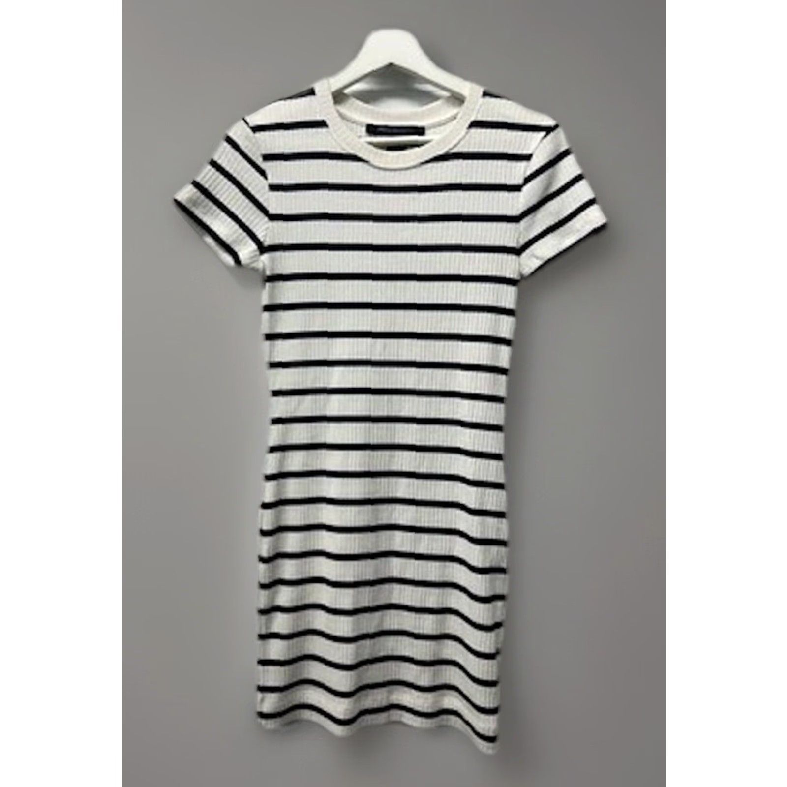 French Connection VINTAGE Women French Connection Sequin Stripe Mini Dress XS Crew Neck Short Sleeve Gold/Navy Satin? Size XS / US 0-2 / IT 36-38 - 2 Thumbnail
