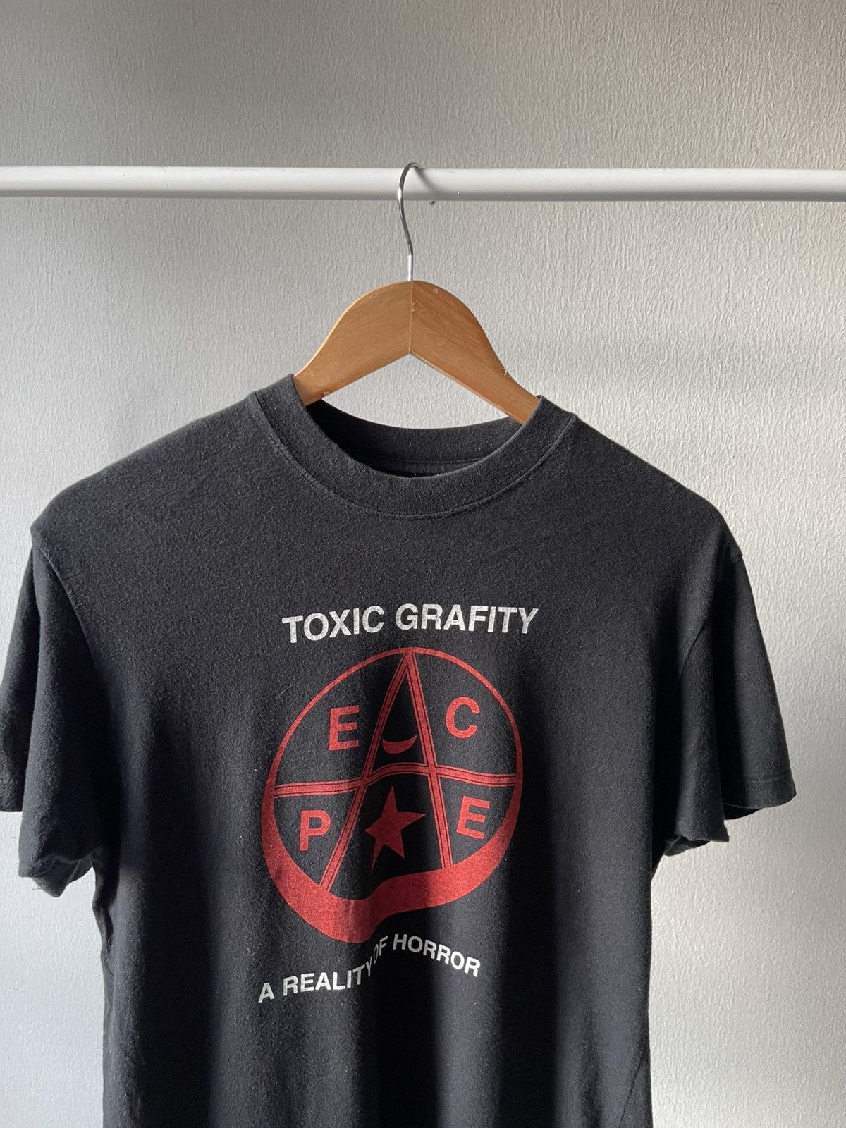 Jun Takahashi × Undercover 2000s Undercoverism Toxic Grafity Tee Size US S / EU 44-46 / 1 - 5 Thumbnail