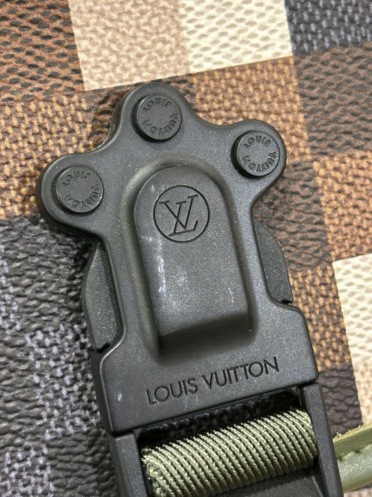 Louis Vuitton Louis Vuitton Damoflage Runaway Quest Messenger Size ONE SIZE - 8 Thumbnail