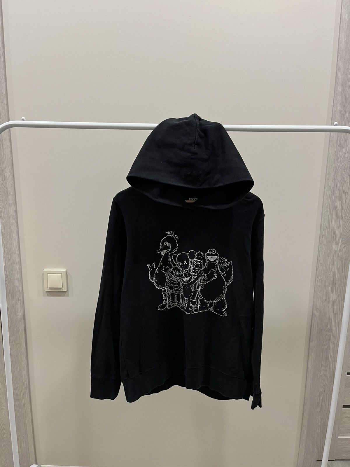 Kaws × Uniqlo UNIQLO X Kaws Pullover Hoodie Graphic Sweatshirt Rare Y2K Size US L / EU 52-54 / 3 - 1 Thumbnail