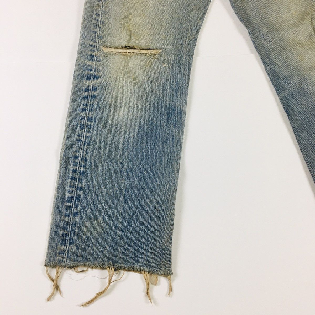 Levi's Vintage Clothing Vintage 90s Levis Distress Jeans Made in USA Size US 33 - 2 Thumbnail