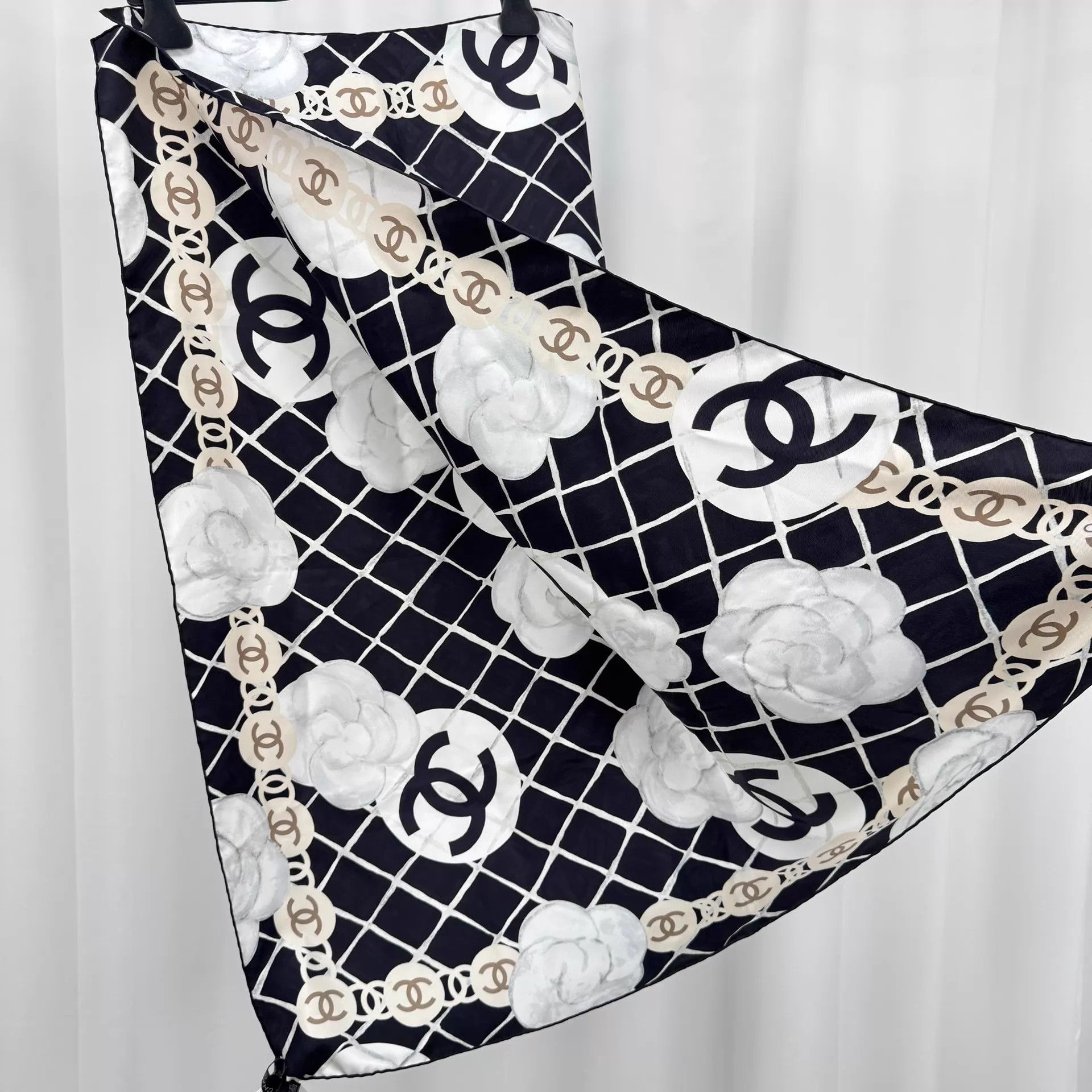 Chanel Chanel Camellia All Over Print 90x90cm Scarf Size ONE SIZE - 5 Thumbnail