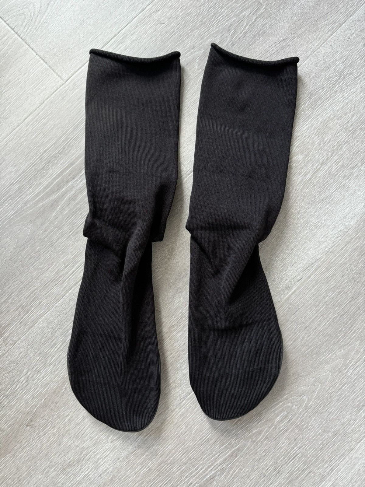 Yeezy Yzy Pods Size US 10 / EU 43 - 2 Thumbnail