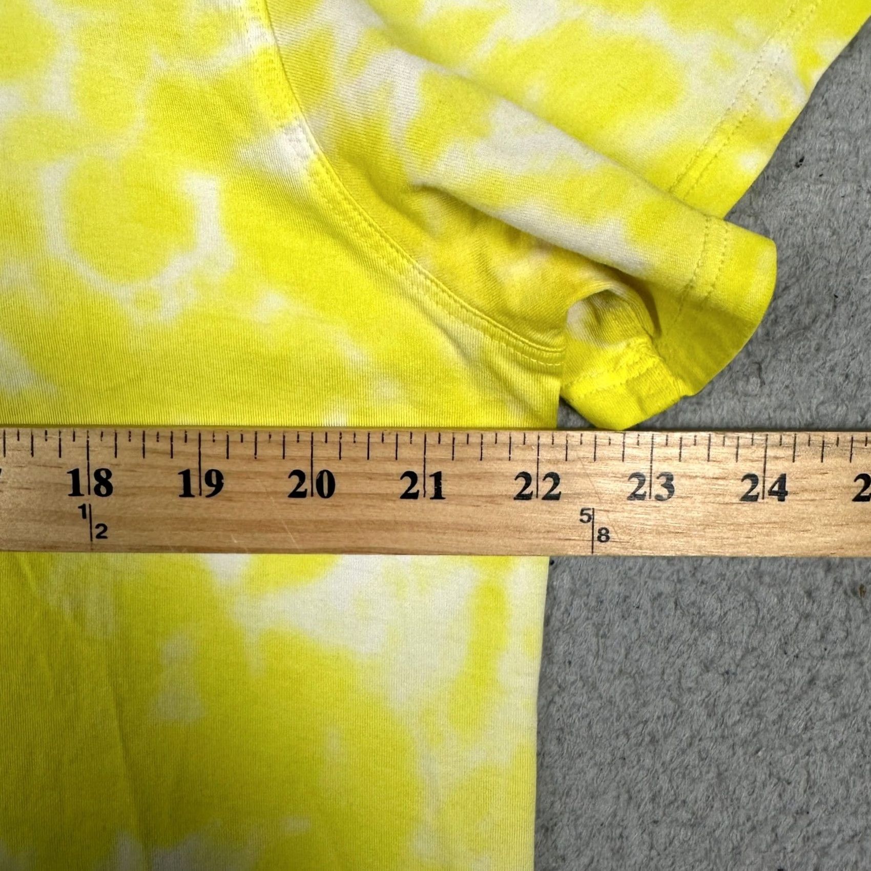 Lululemon Lululemon T-Shirt Womens 1X 16-18 Yellow Tie Dye Short Sleeve Tee Crewneck Logo Batik Back Seam Reflective Size XL / US 12-14 / IT 48-50 - 6 Thumbnail