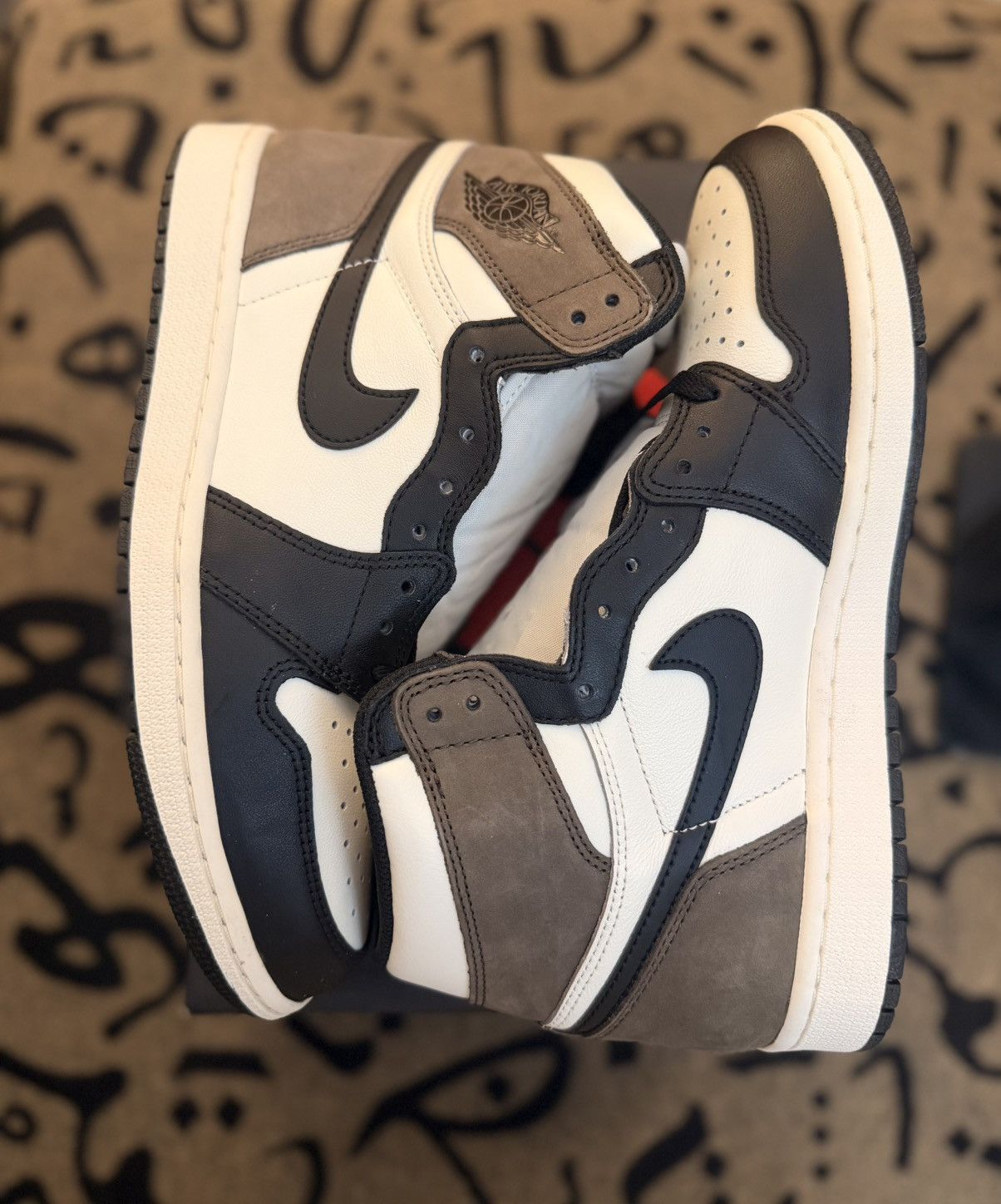 Jordan Brand Air Jordan 1 Retro High “Dark Mocha” Size US 9 / EU 42 - 2 Thumbnail
