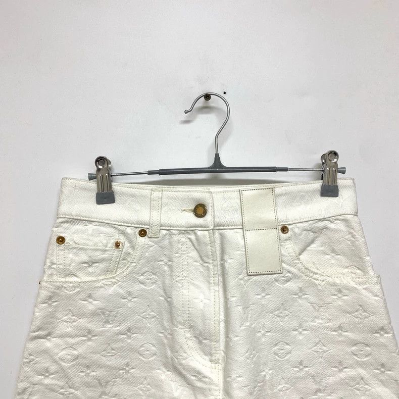 Louis Vuitton LOUIS VUITTON Dark embossed shorts Size US 34 / EU 50 - 2 Thumbnail