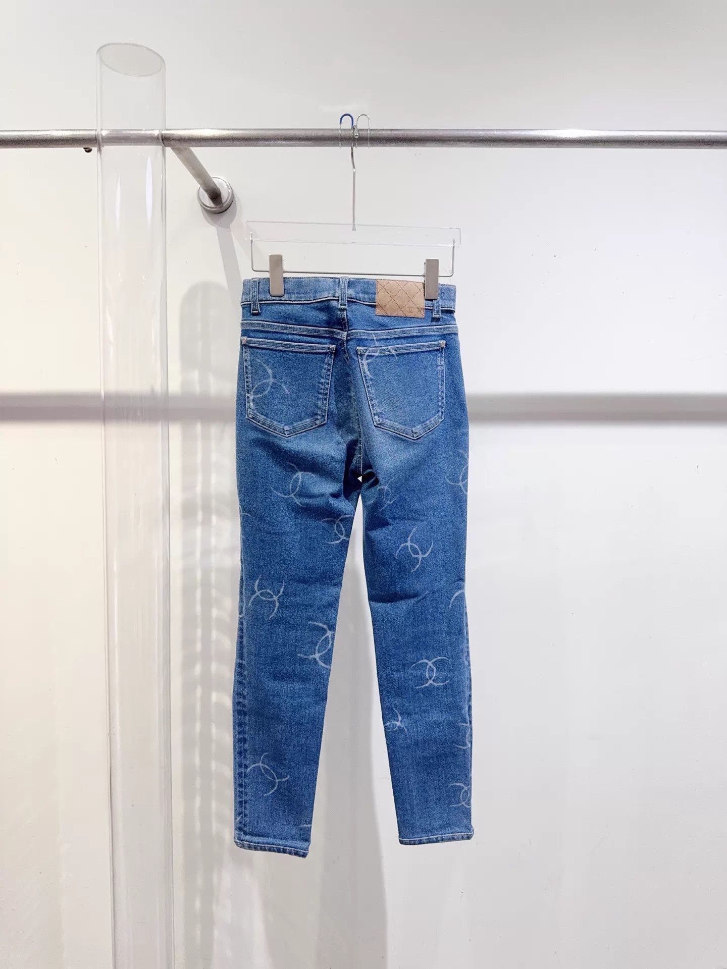 Chanel Chanel Women's CC Slim Fit Jeans Size 36 New Tags Size 26" / US 2 / IT 38 - 5 Thumbnail