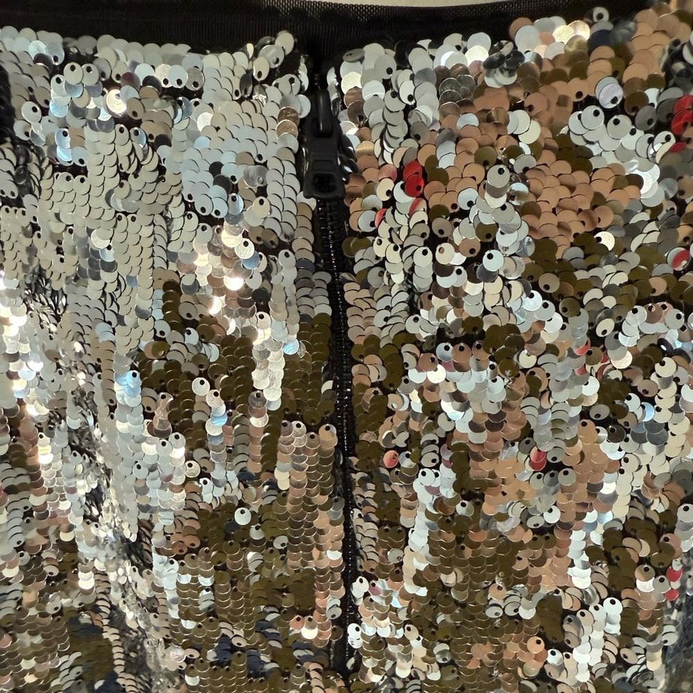Designer Alice + Olivia Ramos Silver Sequin Sexy Pencil Skirt Size 4 Size 27" / US 4 / IT 40 - 6 Thumbnail