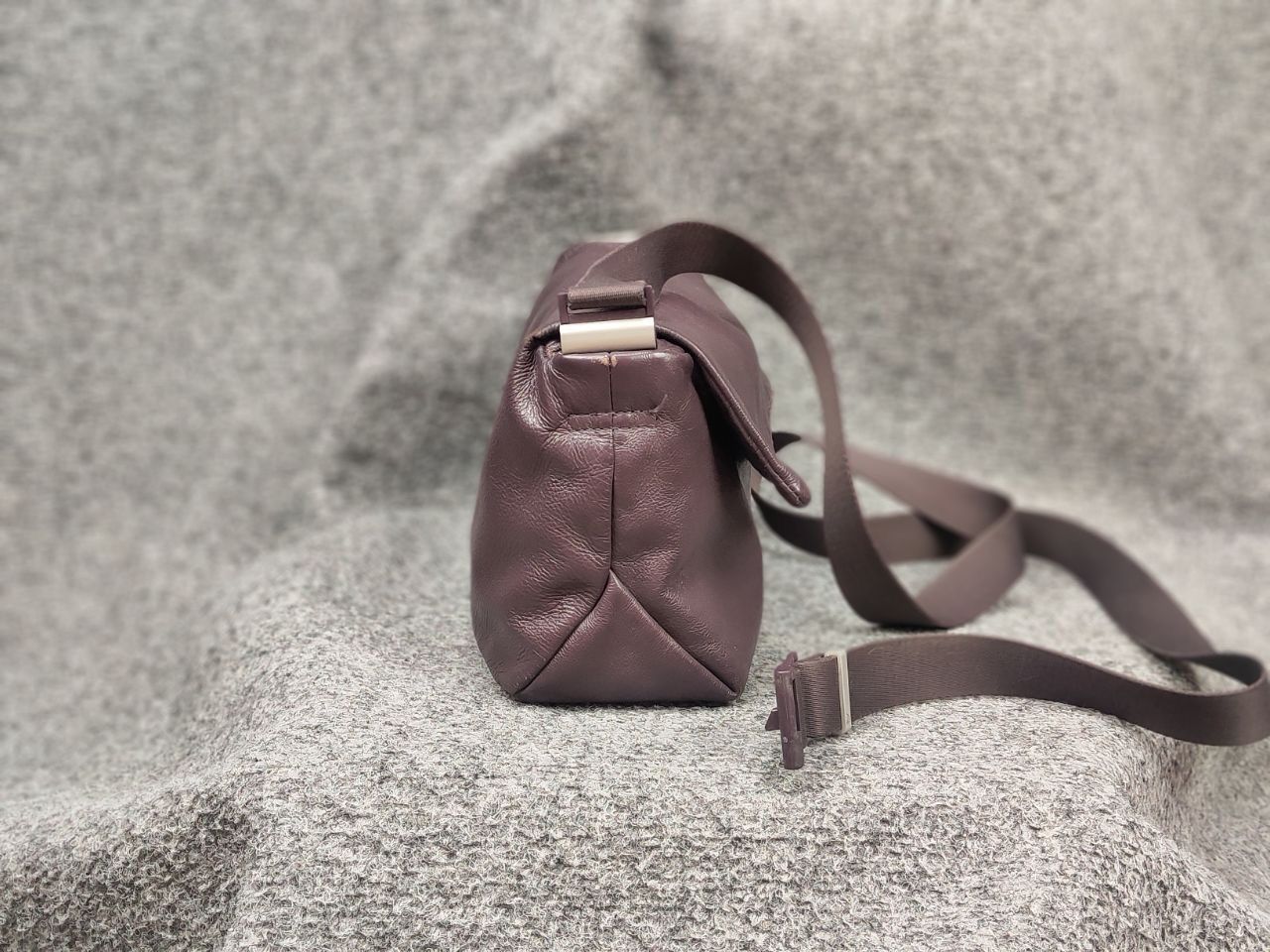 Mandarina Duck Mandarin Duck Design Dark purple leather Crossbody Bag Size ONE SIZE - 8 Thumbnail