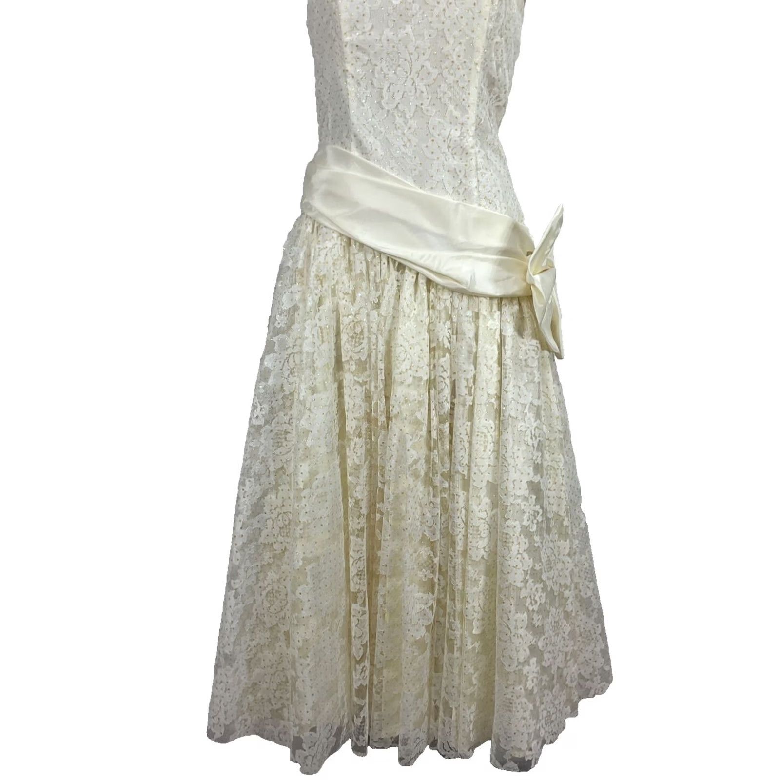 Vintage VINTAGE 80s Prom Dress Gown Strapless Lace Wedding Bridal Ivory Full Skirt S/M Size 28" / US 6 / IT 42 - 4 Thumbnail