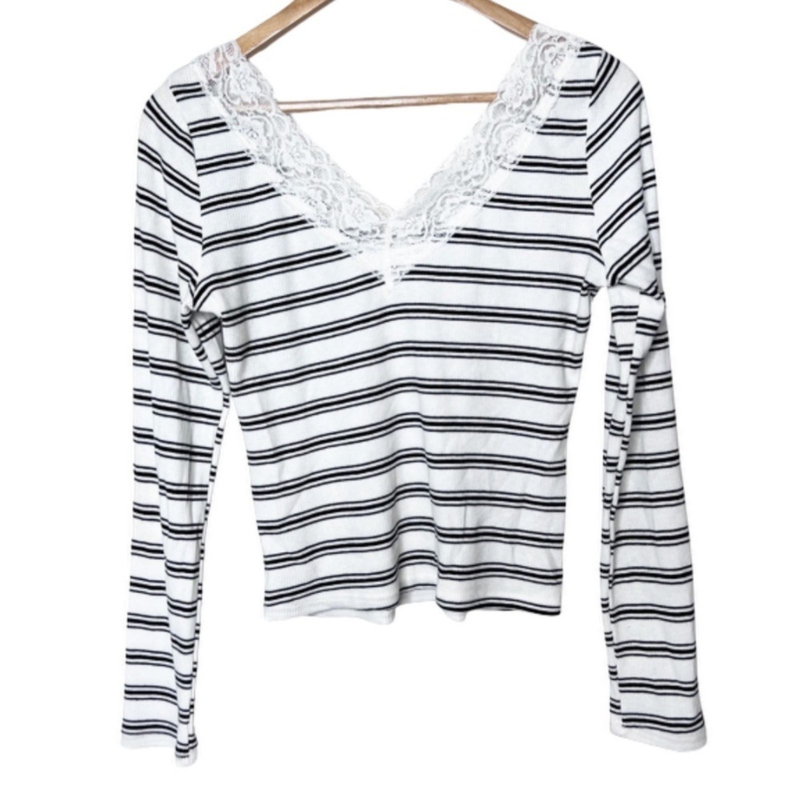Other Heart & Hips Black & White Striped Lace Ribbed Crop Blouse Size L / US 10 / IT 46 - 11 Thumbnail