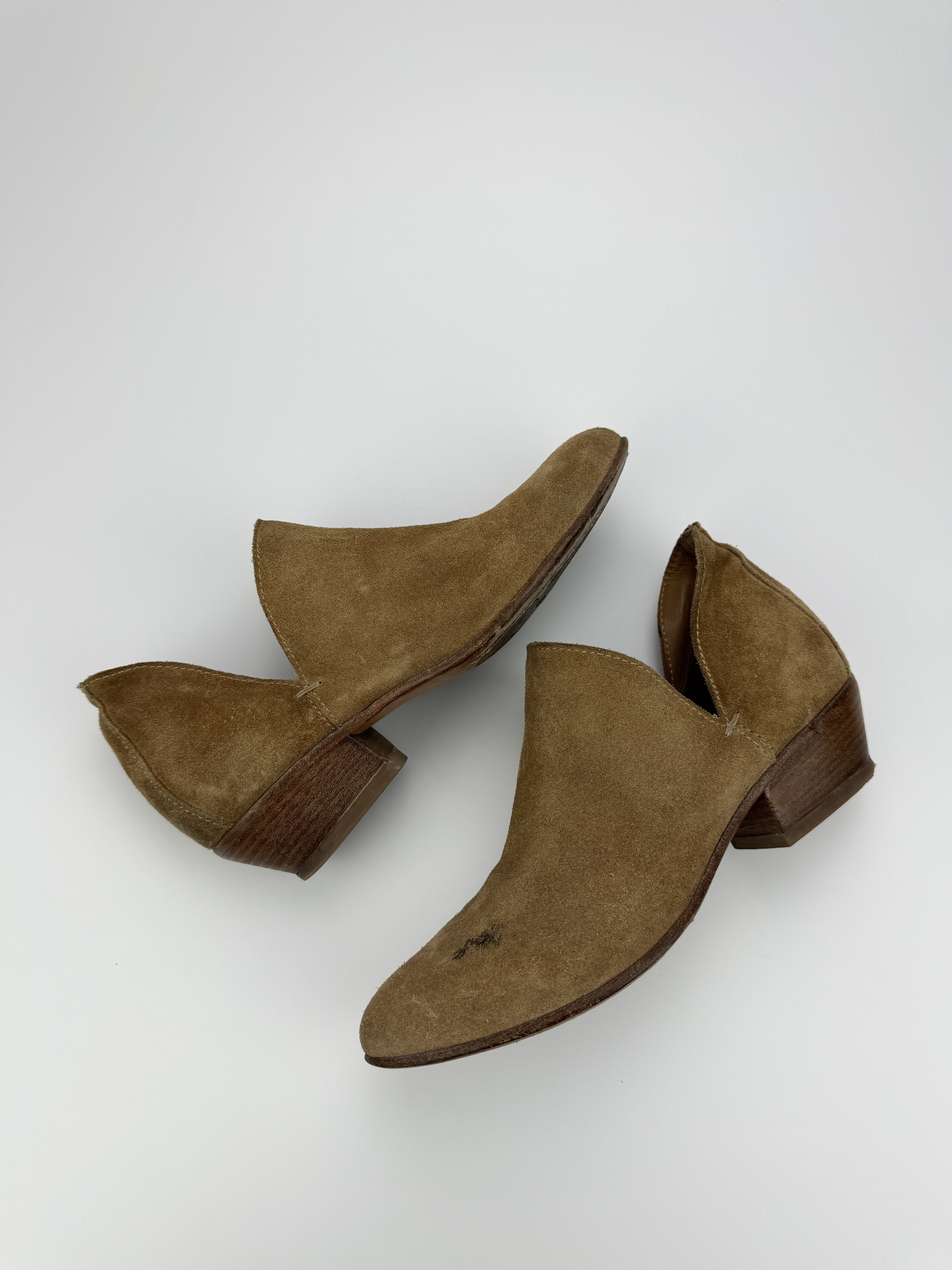 MoMA Moma Beige Suede Ankle Boots Side Slid Pointed Toes Size US 6 / IT 36 - 7 Thumbnail