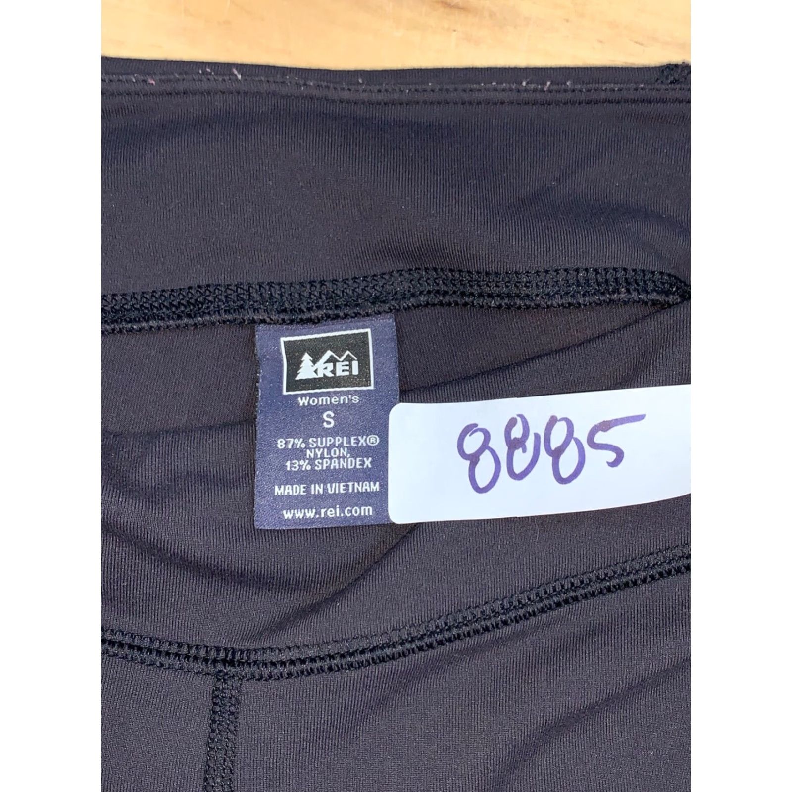 Vintage REI Capri Leggings Womens S Black Activewear Outdoor Hike Camp Leggings Capri Womens S Black Outdoor Hiking Size 28" / US 6 / IT 42 - 2 Thumbnail