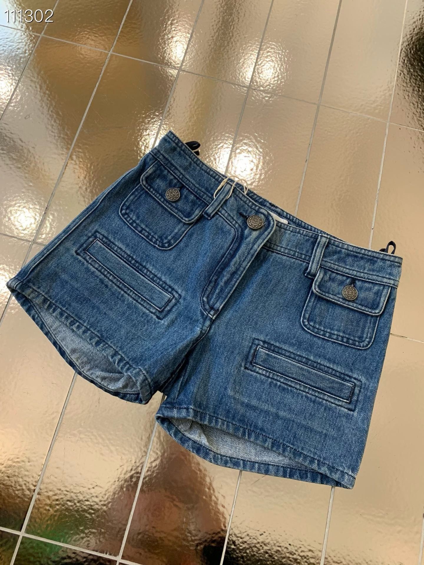 Chanel Chanel Denim Shorts Size 34 Size 34" / US 12 / IT 48 - 1 Thumbnail