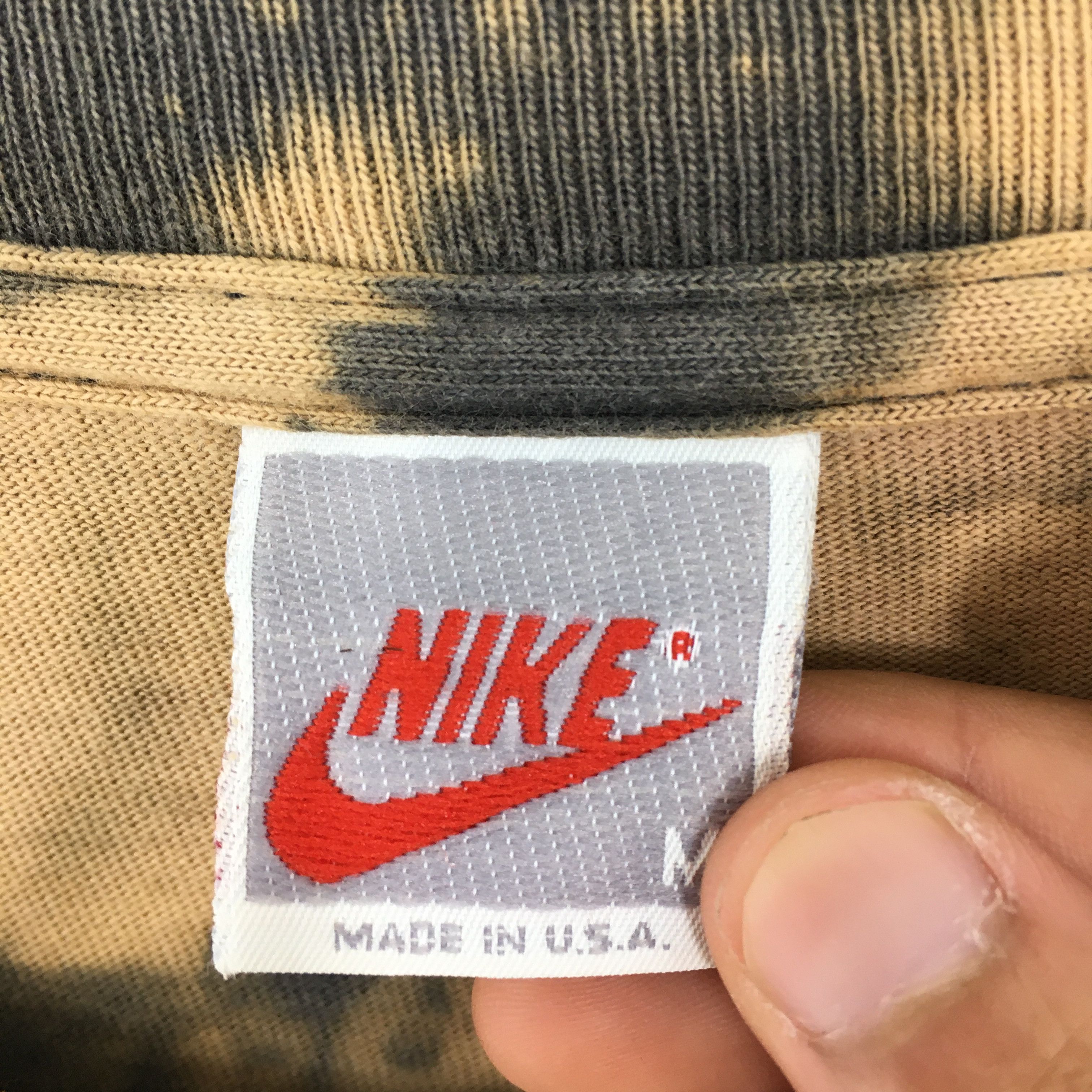 Nike Vintage 90's Nike Town Portland Bleach Tie-Dye Tshirt Size US M / EU 48-50 / 2 - 5 Thumbnail