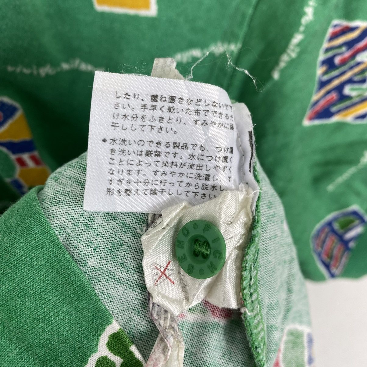 Vintage Vintage Seno Fich Milano Abstract Green Polo Shirt L 90s Size US L / EU 52-54 / 3 - 7 Thumbnail