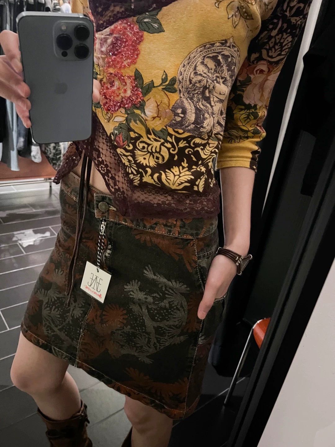 Kenzo Kenzo Vintage Printed Denim Low-Rise Short Skirt Size M Size 27" / US 4 / IT 40 - 1 Thumbnail