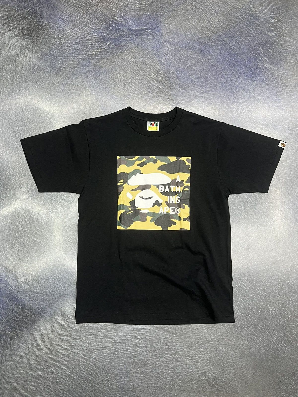 Bape Bape 1st Camo Face Tag Logo T-Shirt Size US L / EU 52-54 / 3 - 1 Thumbnail