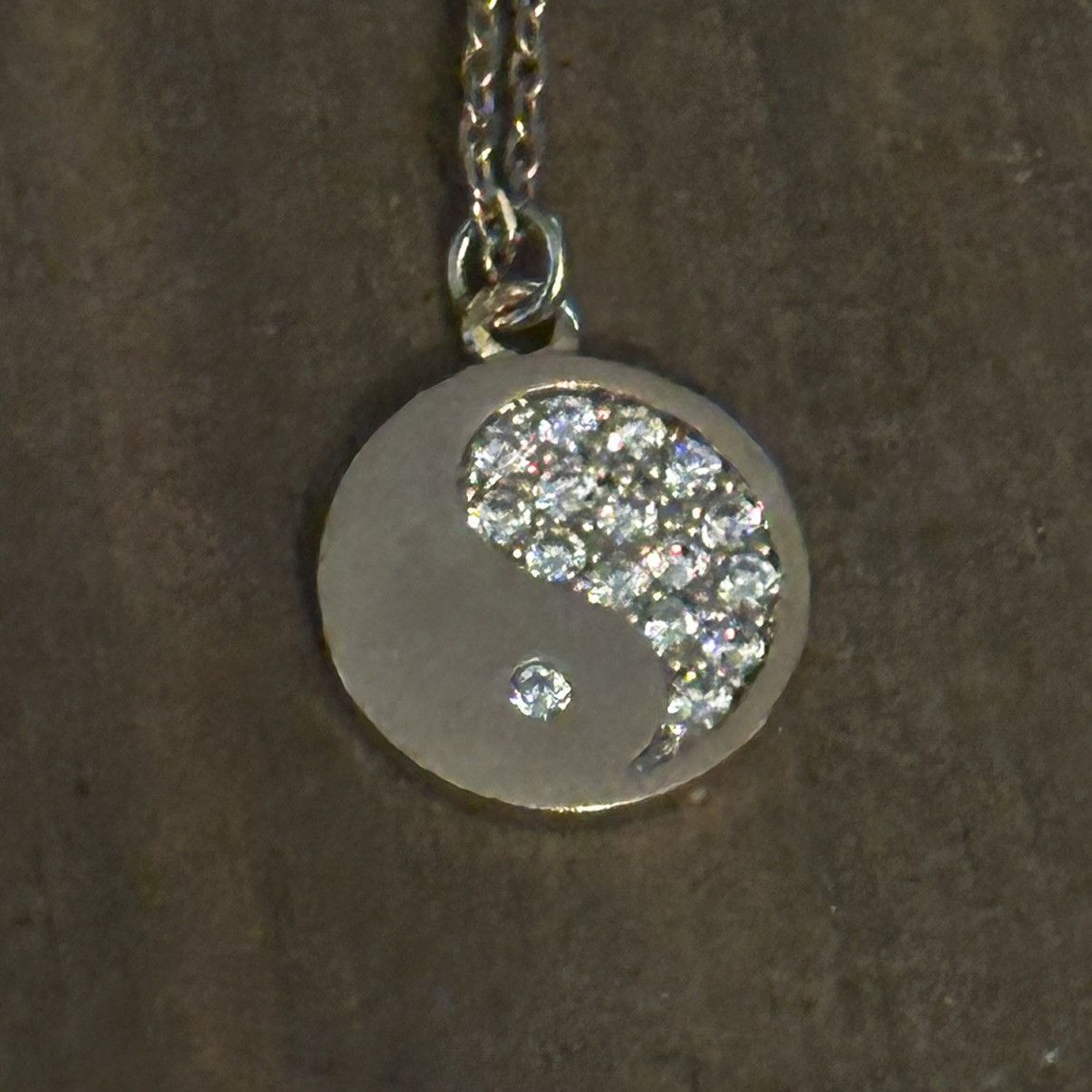 Other Dainty gold tone Yin Yang pendant necklace Size ONE SIZE - 4 Thumbnail