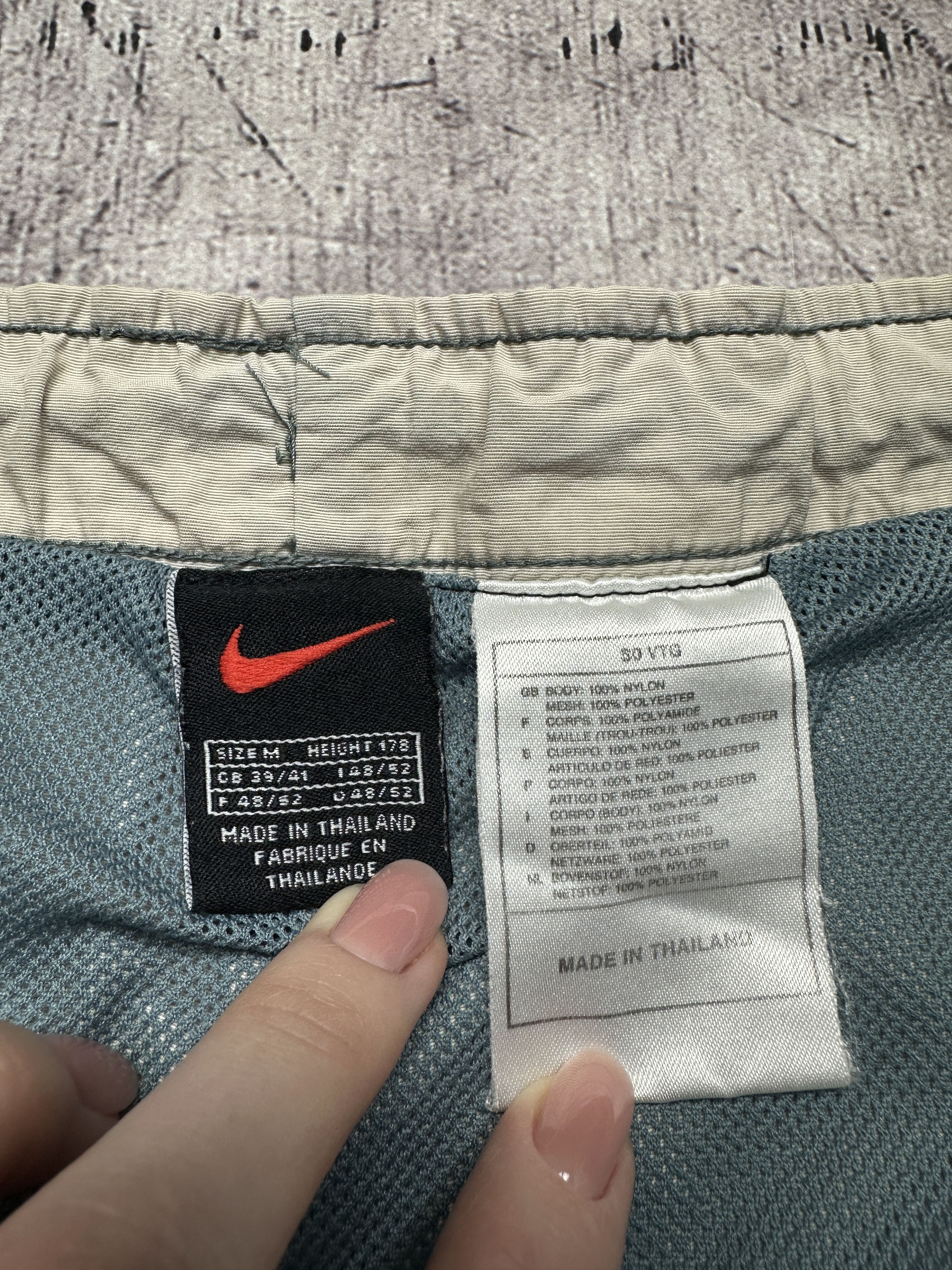 Nike Nike 90s Vintage Mens Nylon Shorts Size US 32 / EU 48 - 7 Thumbnail