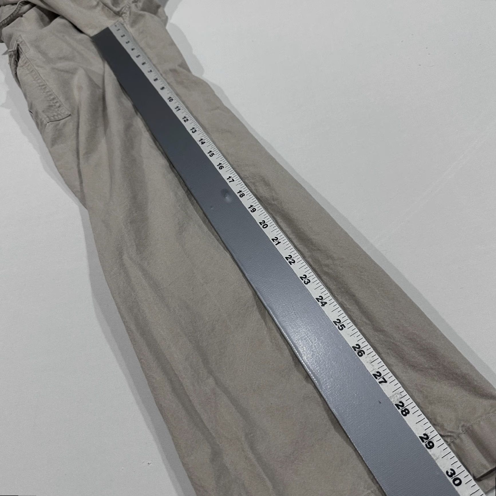 Vintage L.L. Bean Cargo Pants Men 35x32 Beige Tropic Weight Relaxed Fit BLEMISH Cargo Pocket Slash Pocket Zip Front Button Workwear Casual Pants Size US 35 - 8 Thumbnail