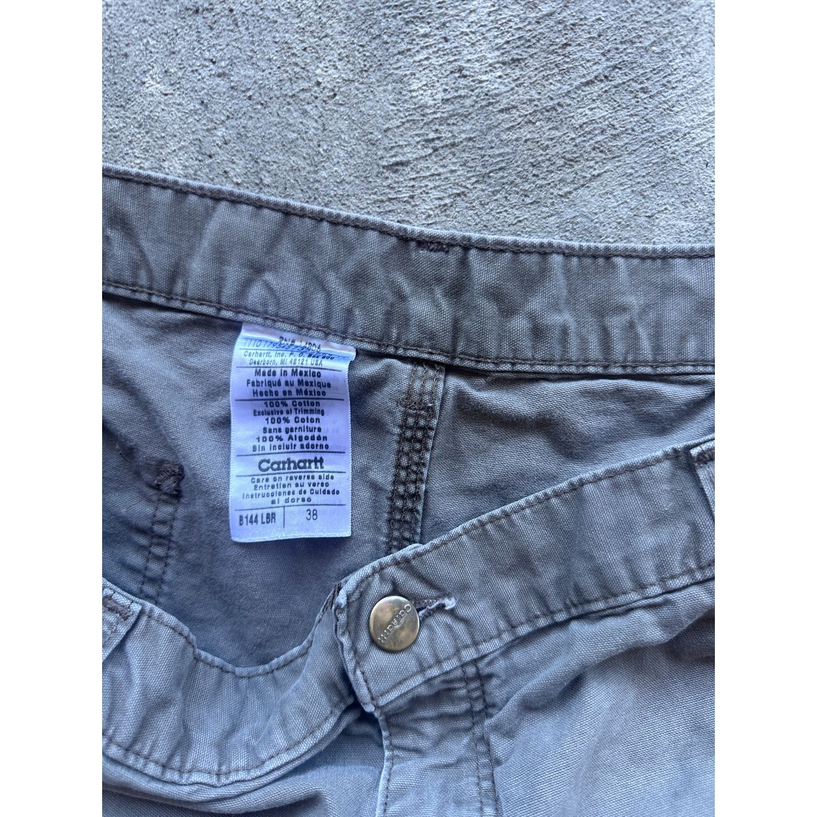 Carhartt 90s grey faded carhartt carpenter shorts with leather tab Size US 38 / EU 54 - 2 Thumbnail