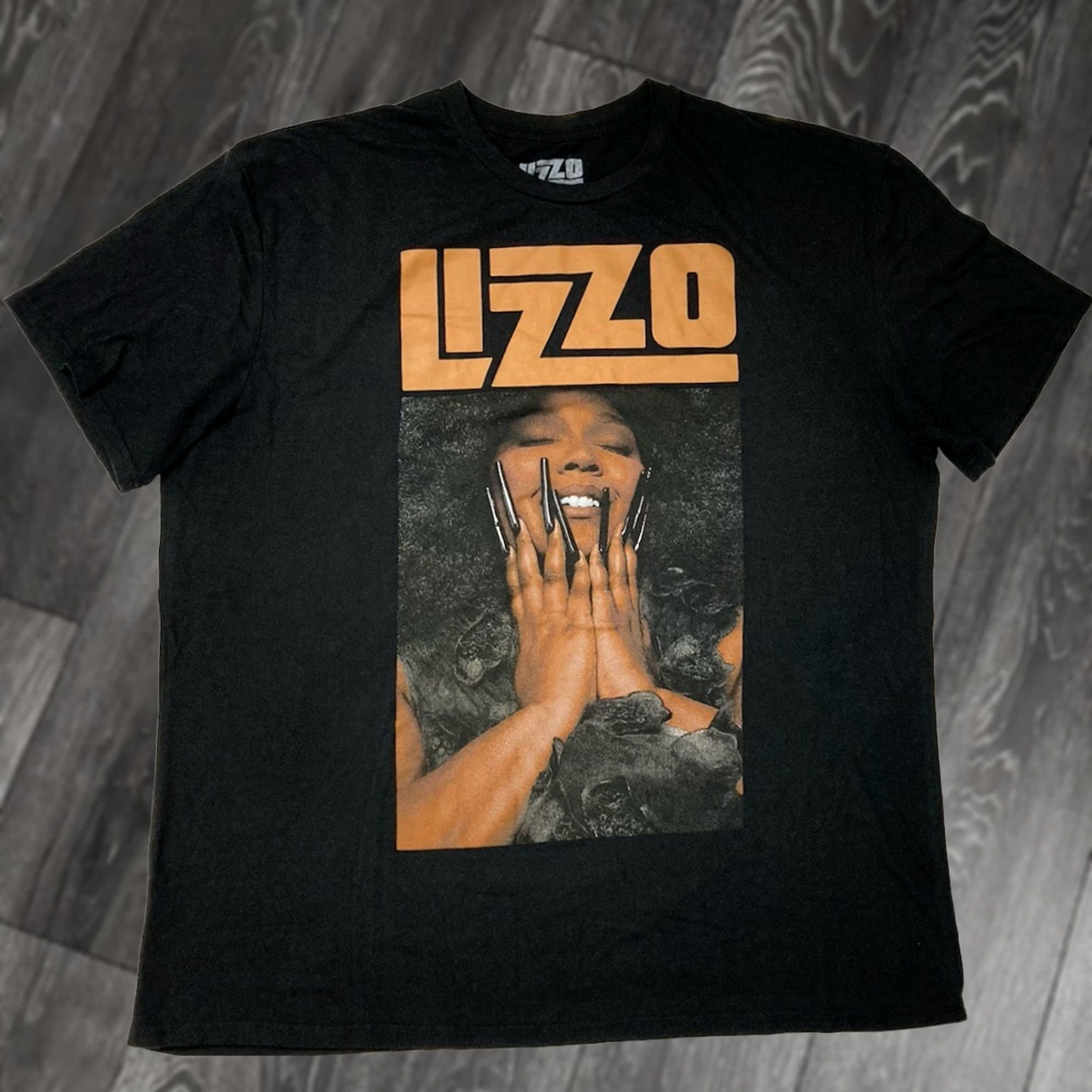 Rizzoli Lizzo Graphic T-shirt Men XL Black Short Sleeve Music Shirt XL Mens Black Graphic Print Crew Neck Casual T-Shirt Size US XL / EU 56 / 4 - 1 Thumbnail