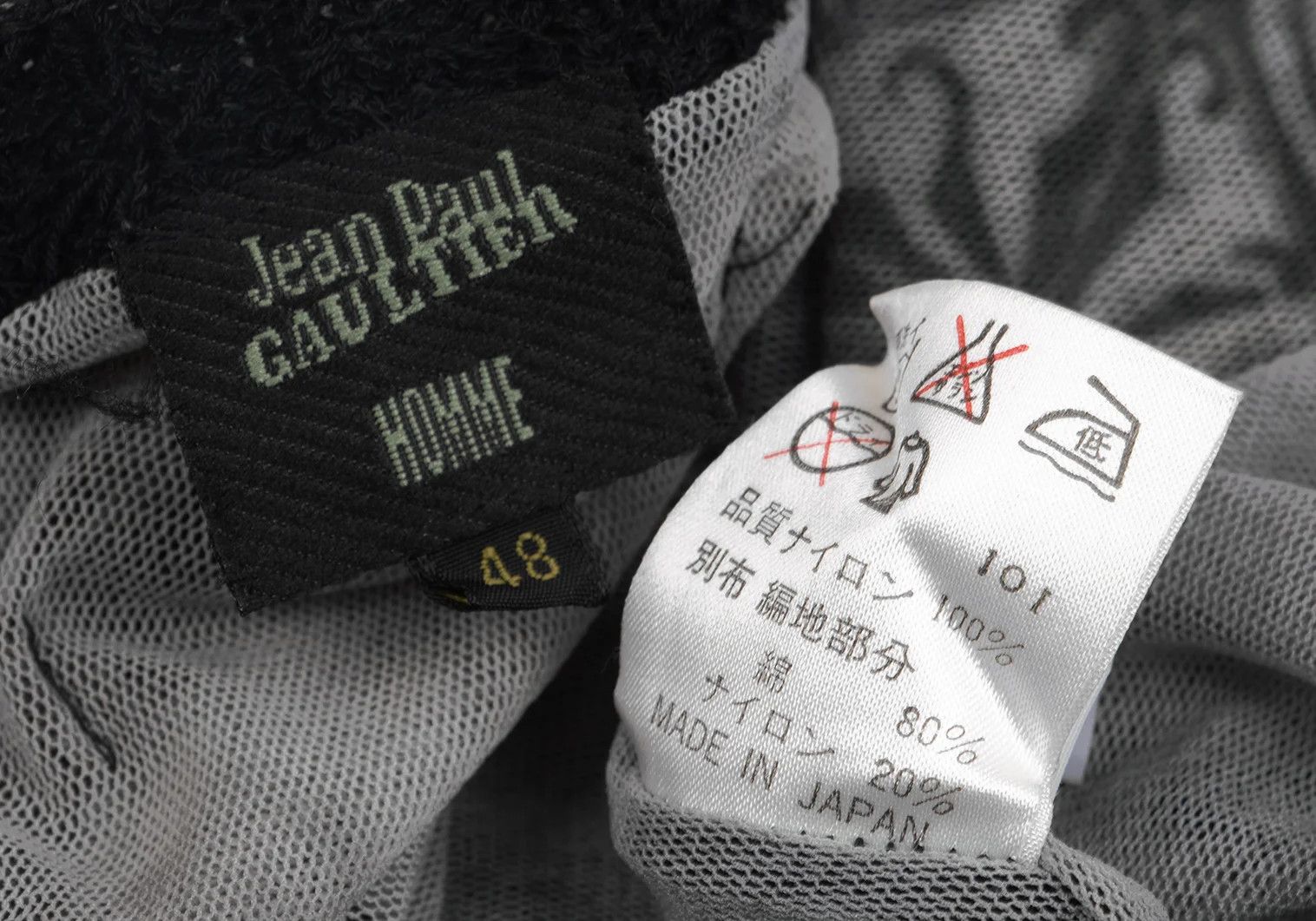 Jean Paul Gaultier Graphic Print Power Net V-Neck T-Shirt in Gray/Black Size US M / EU 48-50 / 2 - 15 Thumbnail