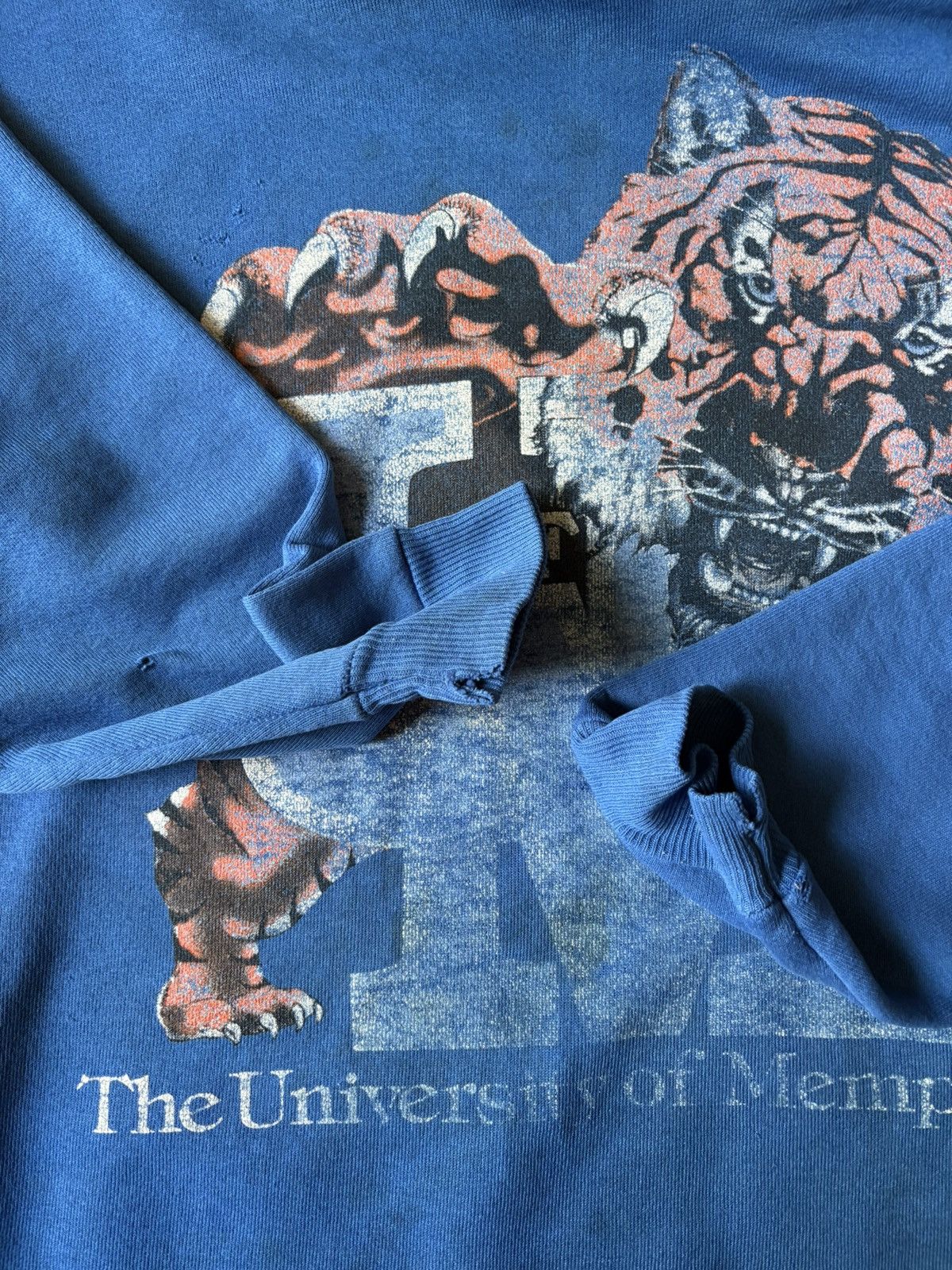 Vintage Vintage University Of Memphis Tigers Big Logo Crewneck Size US M / EU 48-50 / 2 - 7 Thumbnail