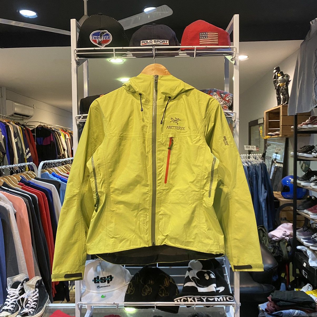 Arc'Teryx Vintage Arcteryx Gore-Tex Paclite Green Jacket Women | Grailed