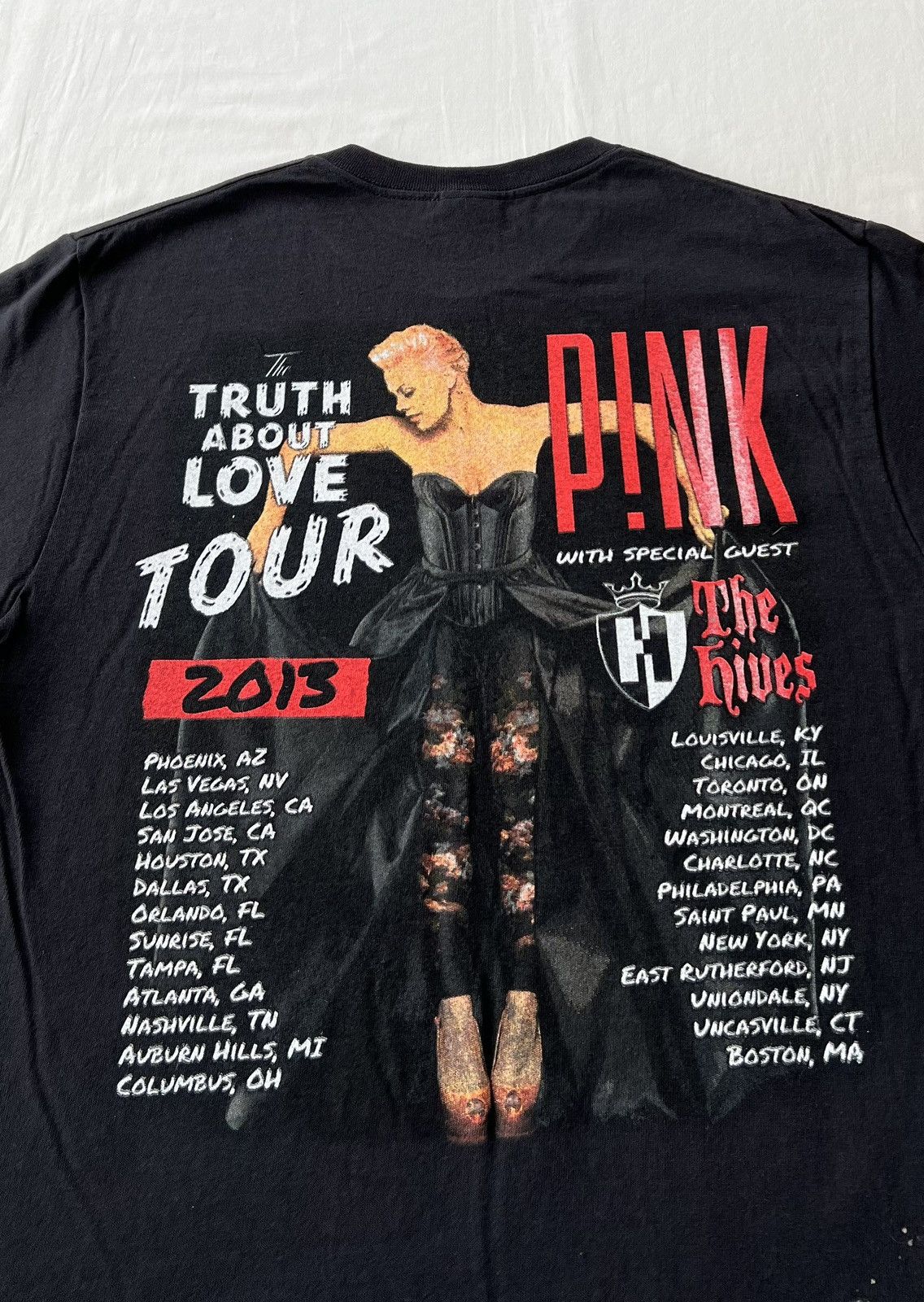 Band Tees Vintage 2013 Pink The Truth About Love Tour Black T-shirt Size US M / EU 48-50 / 2 - 12 Thumbnail