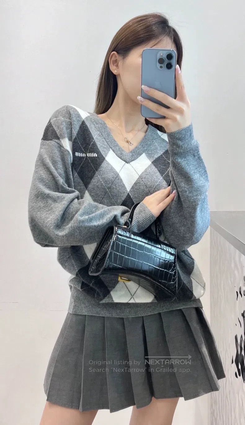 Miu Miu Miu Miu 38 V-neck sweater Size S / US 4 / IT 40 - 1 Thumbnail