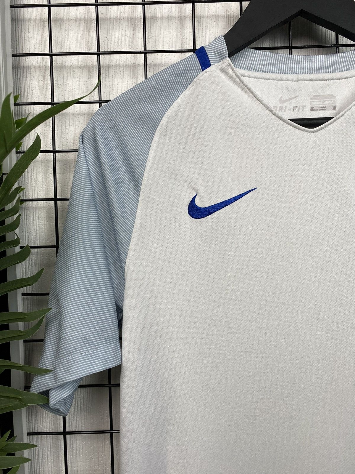 Nike England national team 2016Nike soccer jersey S size football Size US S / EU 44-46 / 1 - 5 Thumbnail