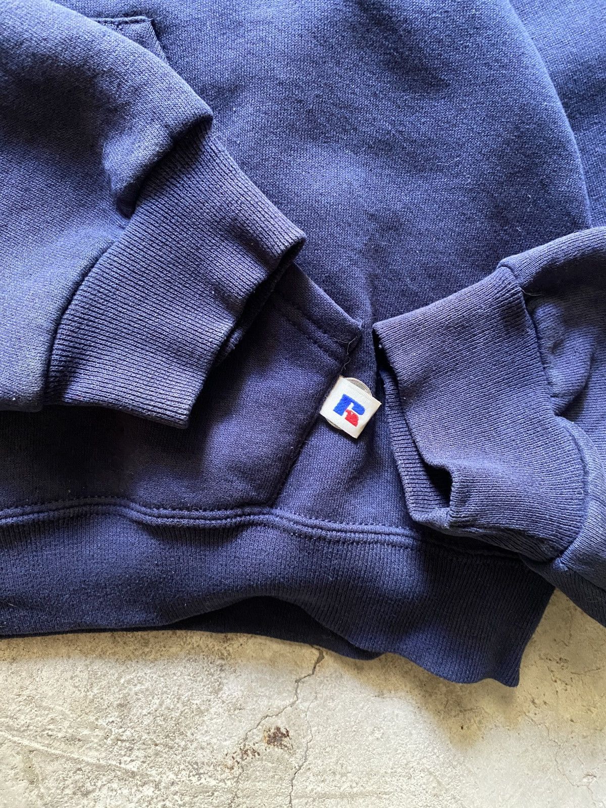 Russell Athletic Vintage 90s Russell Athletic Navy Blue Crop Boxy Fit Size US M / EU 48-50 / 2 - 4 Thumbnail