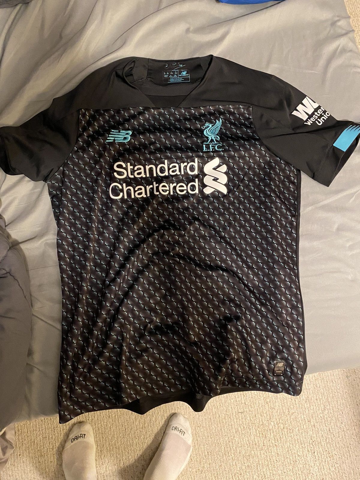 New Balance Liverpool 2019/20 third kit Size US L / EU 52-54 / 3 - 1 Thumbnail