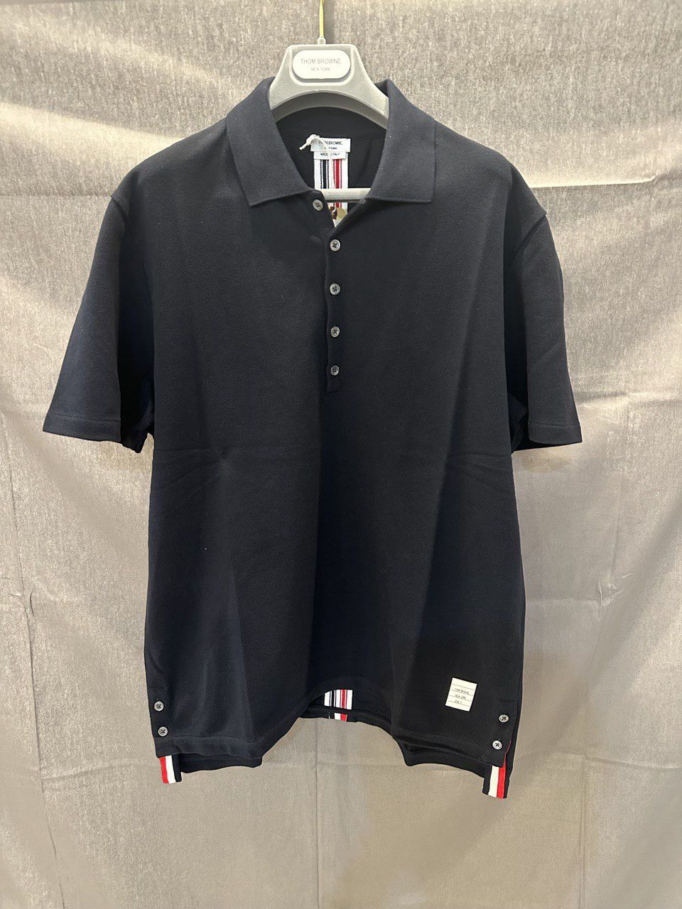 Thom Browne - Navy Classic Pique Center Back Stripe Relaxed Fit Short Sleeve Polo - 40 - Blue - Female