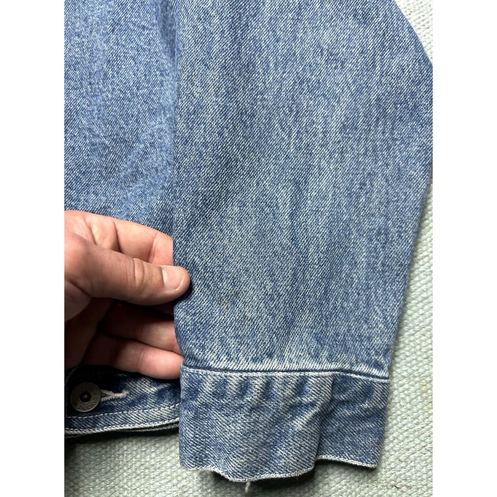 Vintage VINTAGE Looney Tunes denim trucker jacket embroidered Tweety Bird Women’s Large Jacket Size L / US 10 / IT 46 - 2 Thumbnail