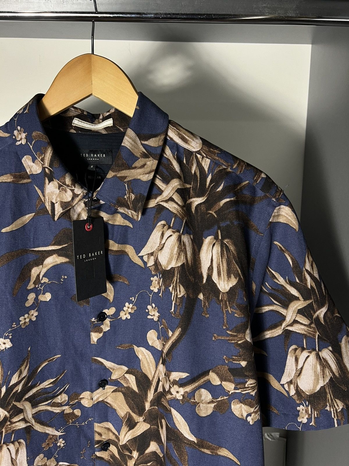 Ted Baker VINTAGE TED BAKER LONDON DESIGNER FLOWER AHIRT CASUAL Y2K Size US XXL / EU 58 / 5 - 5 Thumbnail