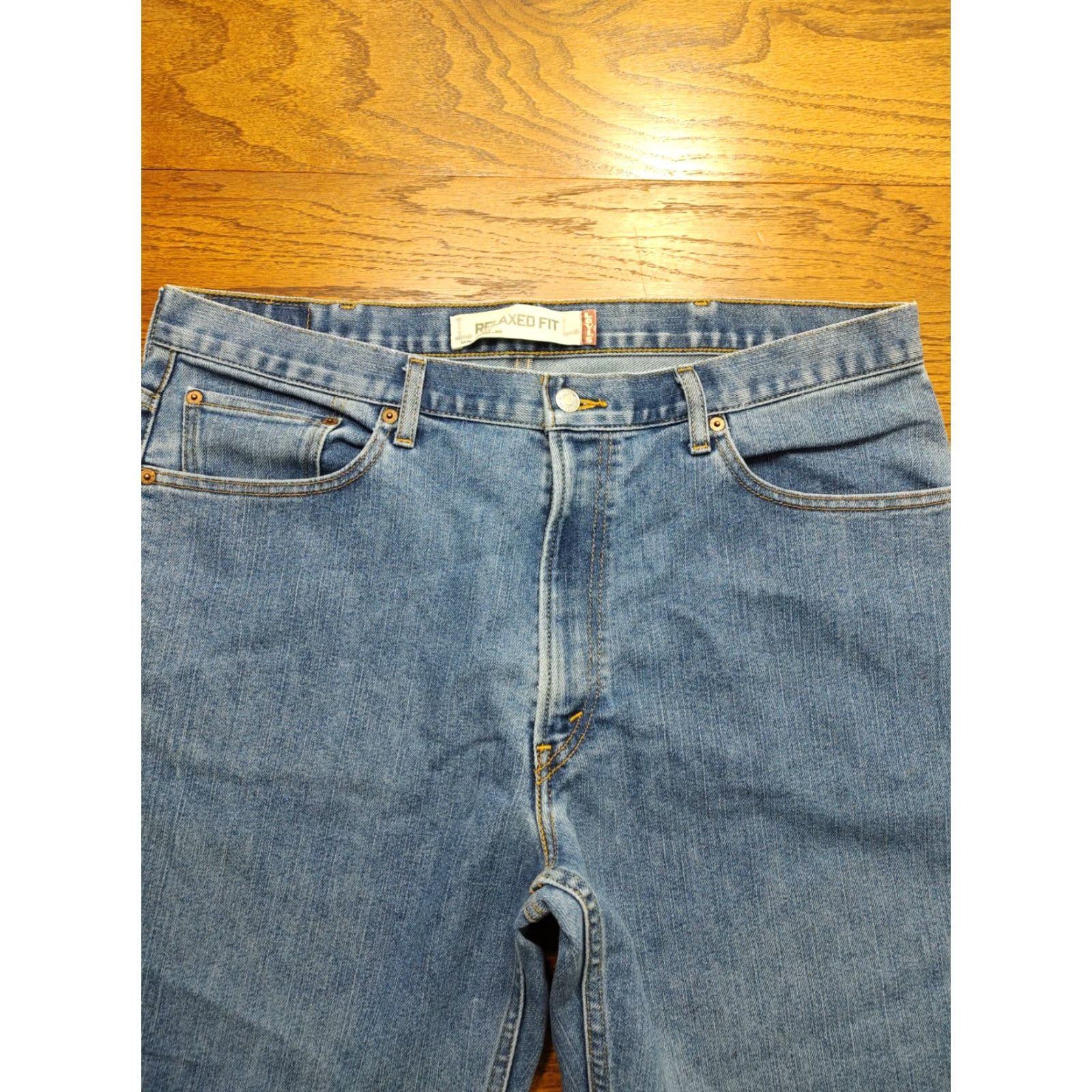 Levi's VINTAGE Levi's 550 Jeans Mens Relaxed Baggy 37x37 Light Blue Denim 90s Y2K USA Size US 36 / EU 52 - 4 Thumbnail