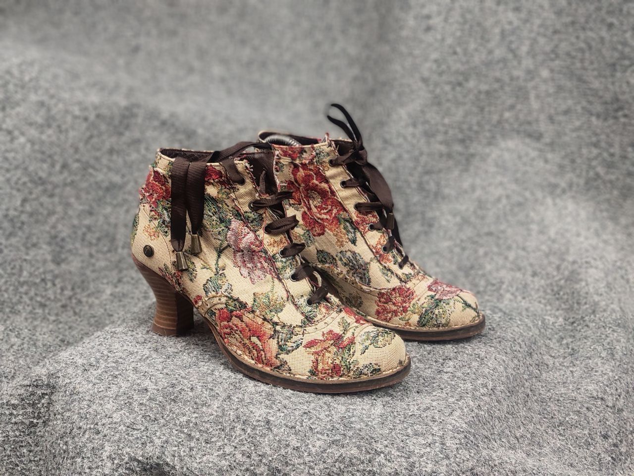 Vintage Neosen Vintage Floral Tapestry Bootie Ankle Shoes baroque Size US 7 / IT 37 - 2 Thumbnail