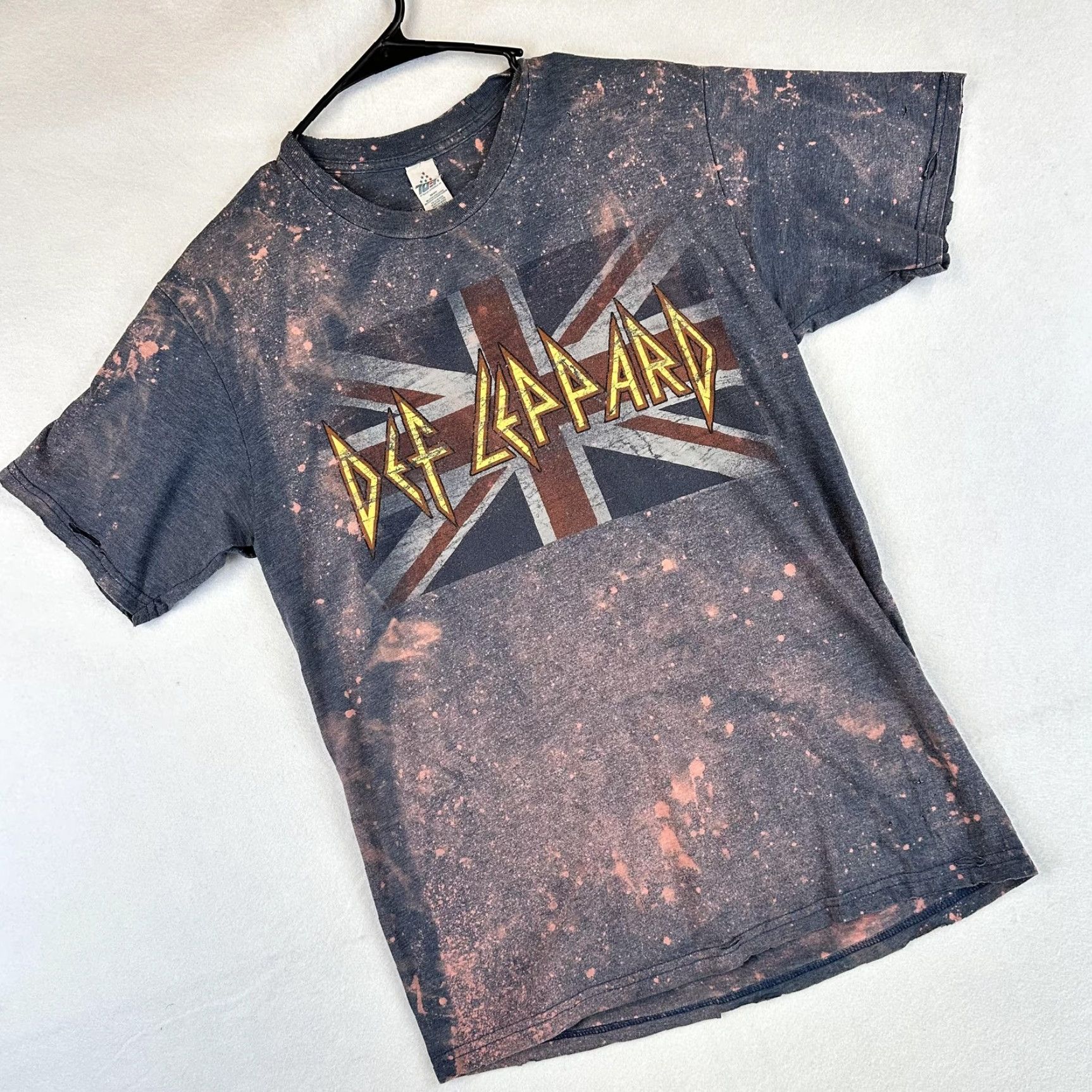Vintage VINTAGE Def Leppard Shirt Mens M Union Jack Bleach Distressed Band 90s Gray Cotton Polyester Short Sleeve Crew Neck T-Shirt Rock Music Flag Mens Size US M / EU 48-50 / 2 - 2 Thumbnail