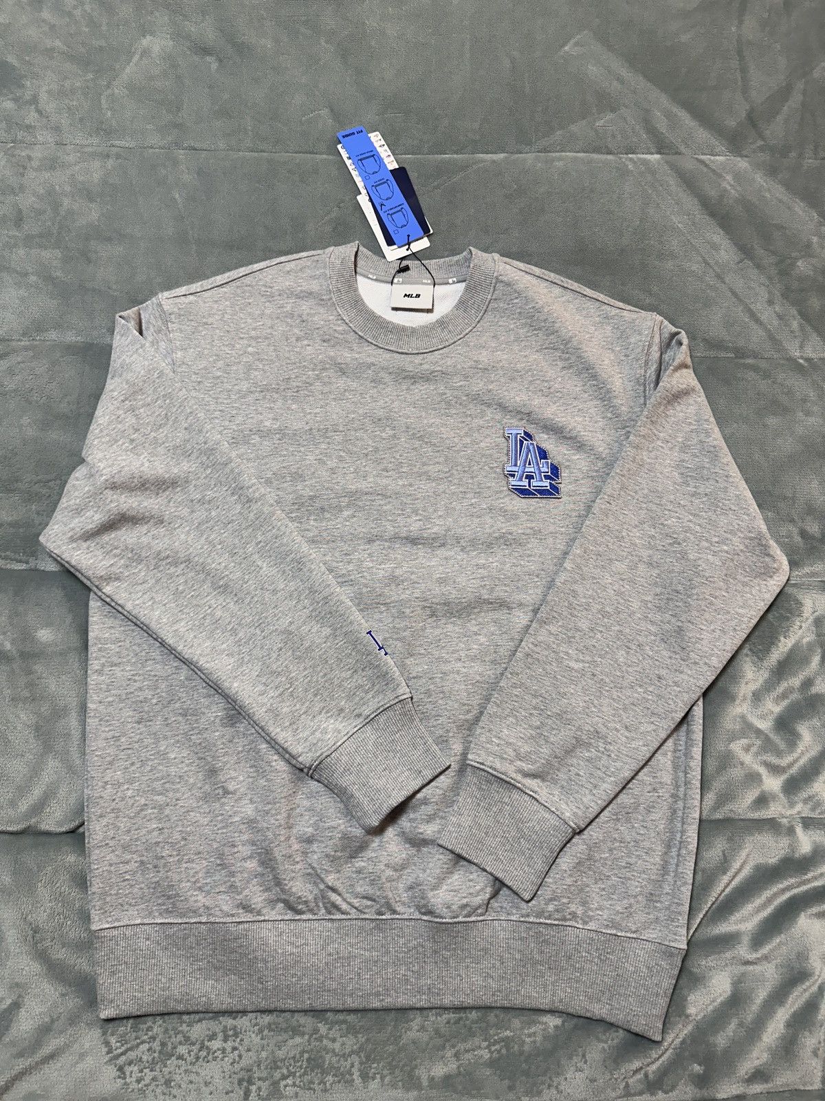 MLB New LA Dodgers graphic Crewneck Sweatshirt Size LARGE Size US L / EU 52-54 / 3 - 6 Thumbnail
