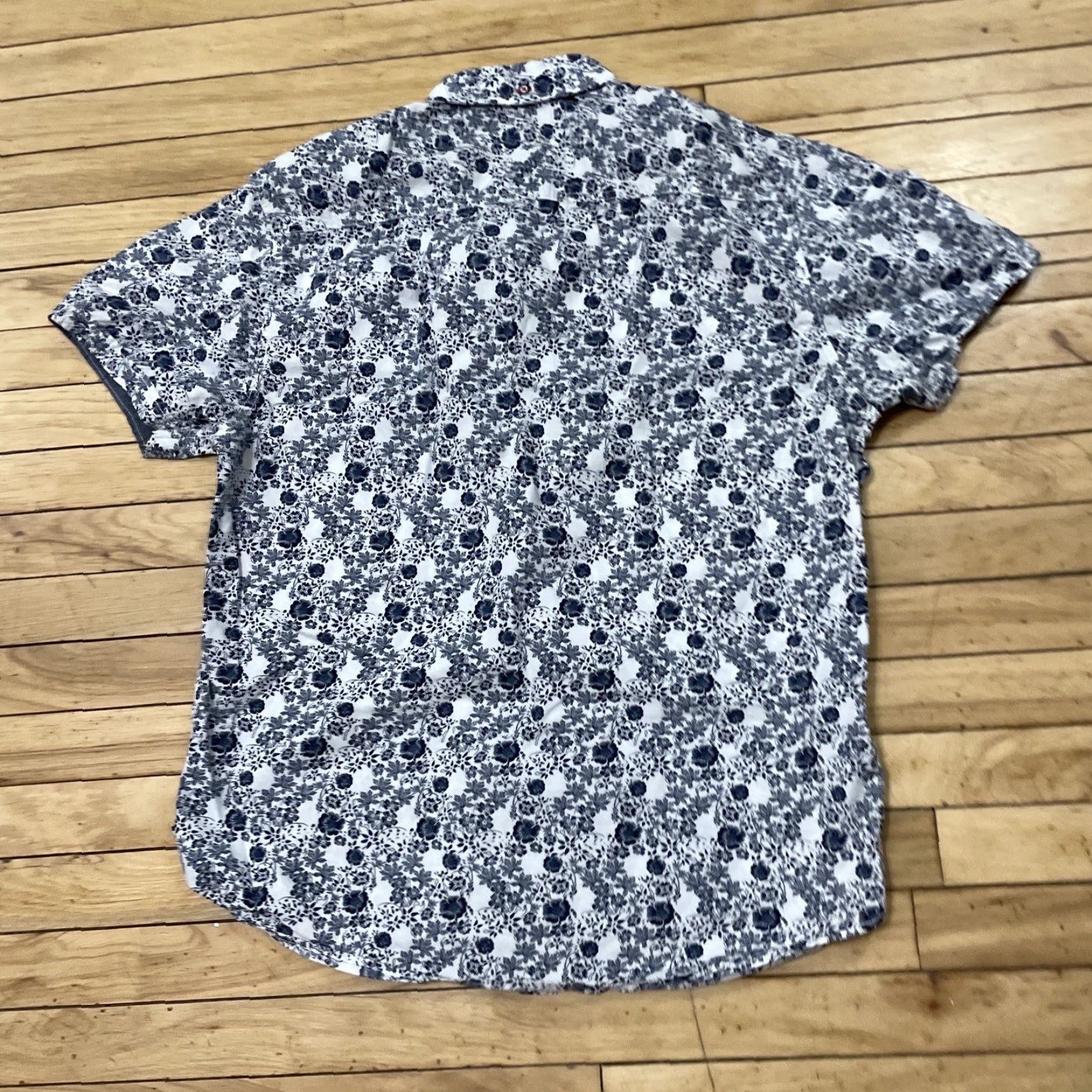 ALOHAS MBX DENIM WEAR Men's Shirt XL Slim Floral Blue White Button Up Red Trim Button-Up Short Sleeve Collared Denim Cotton Casual Modern Colorful 90s? Size US XL / EU 56 / 4 - 3 Thumbnail