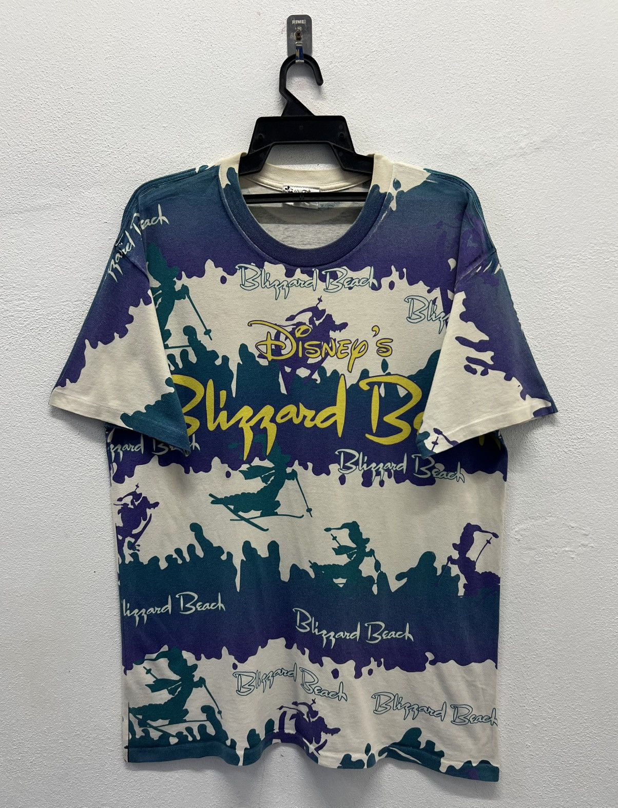 Disney × Vintage VINTAGE WALT DISNEY WORLD BLIZZARD BEACH TEE SHIRT Size US L / EU 52-54 / 3 - 1 Thumbnail