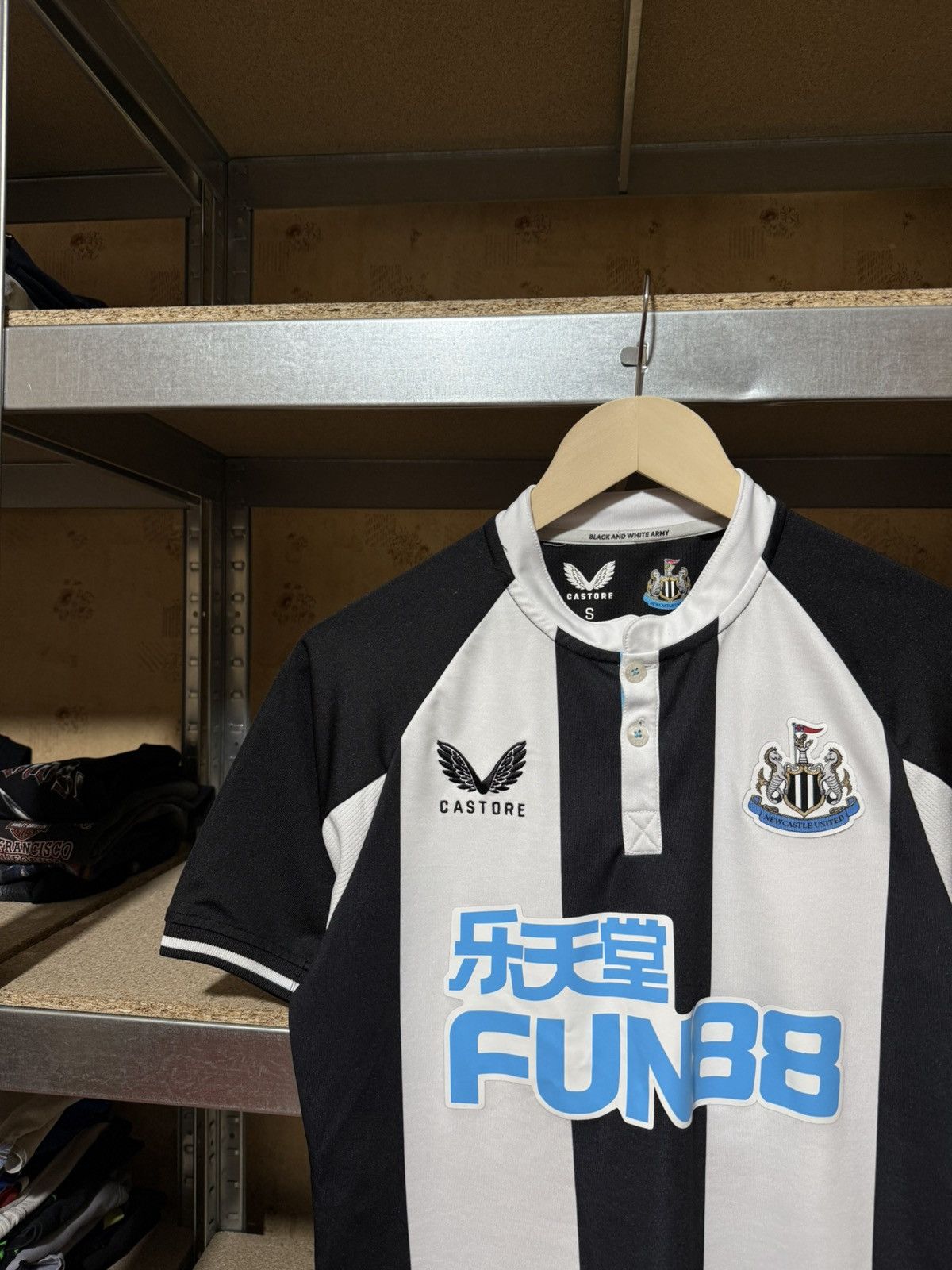Castore × Vintage Rare Castore Newcastle United 2021 2022 Home Soccer Jersey Size US S / EU 44-46 / 1 - 3 Thumbnail