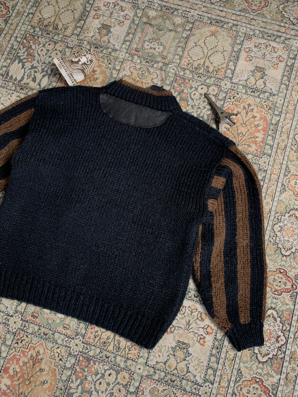 Japanese Brand × Other × Vintage Vintage Street Scenes Korean sweater Eagle leather logo ! Size US M / EU 48-50 / 2 - 13 Thumbnail