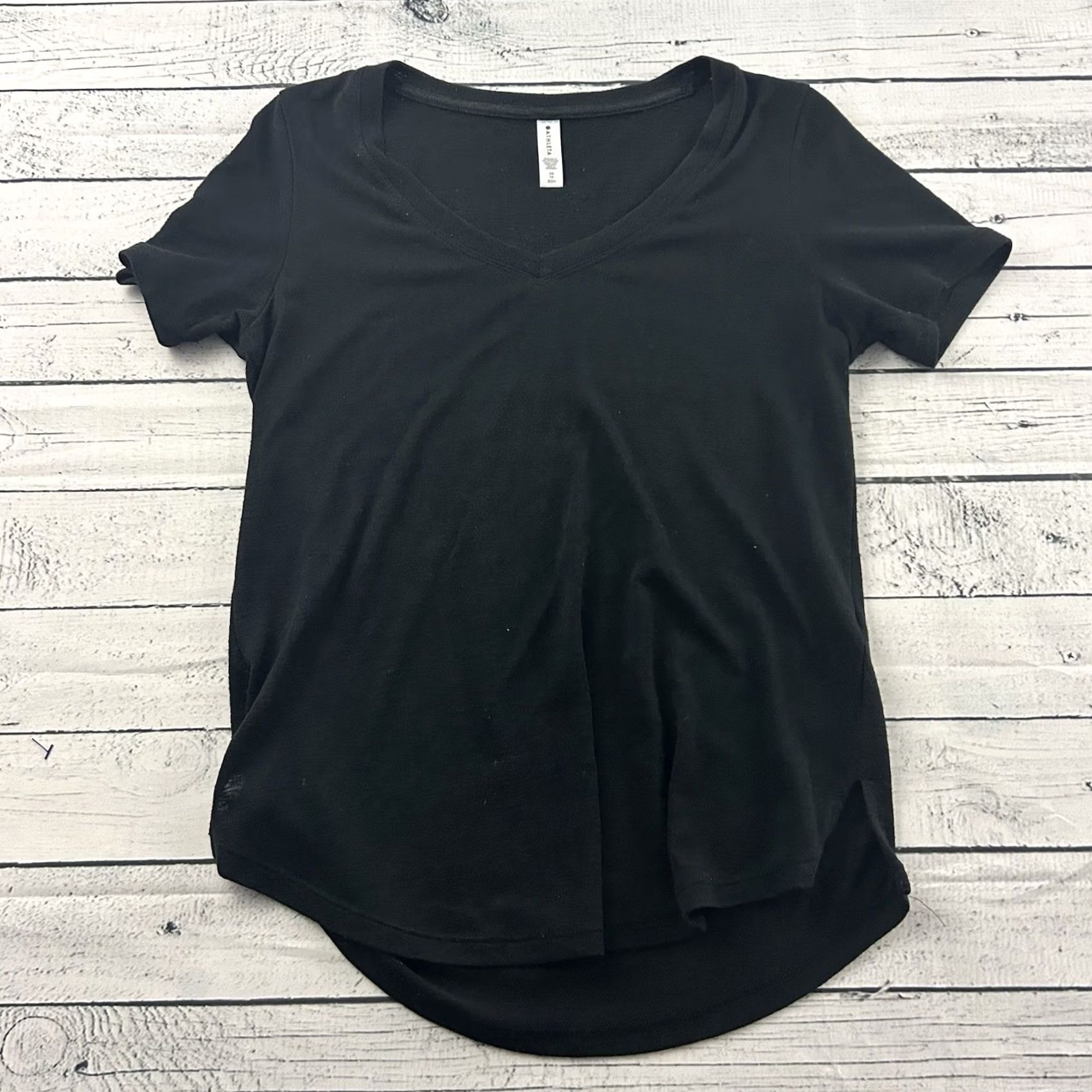 Athleta Athleta V Tee Short Sleeve Top Women's XS Black Breezy Scoop V Tee Top XS Black Athleta Women Short Sleeve Shirt Size XS / US 0-2 / IT 36-38 - 2 Thumbnail
