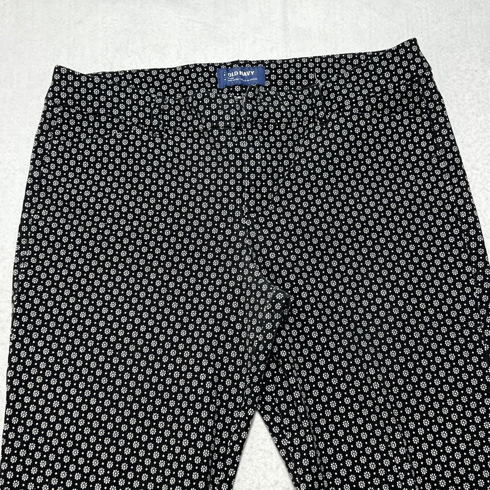 Old Navy Old Navy Pixie 12 Straight Leg Capri Black Floral Pants Size 34" / US 12 / IT 48 - 2 Thumbnail