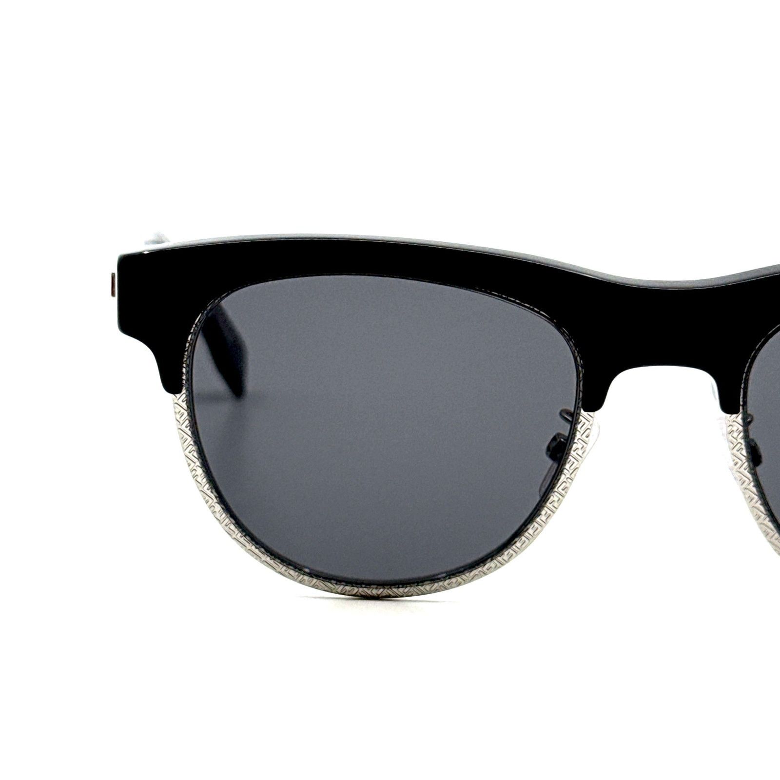 Fendi NEW!!! FENDI Sunglasses FE40105U 01A Authentic Size ONE SIZE - 4 Thumbnail